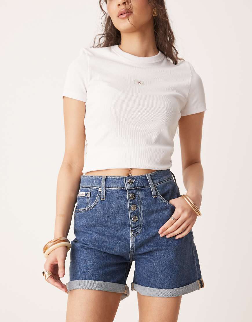 Calvin Klein Jeans - Mom-Shorts in dunkler Waschung mit Umschlag-Blau von Calvin Klein Jeans