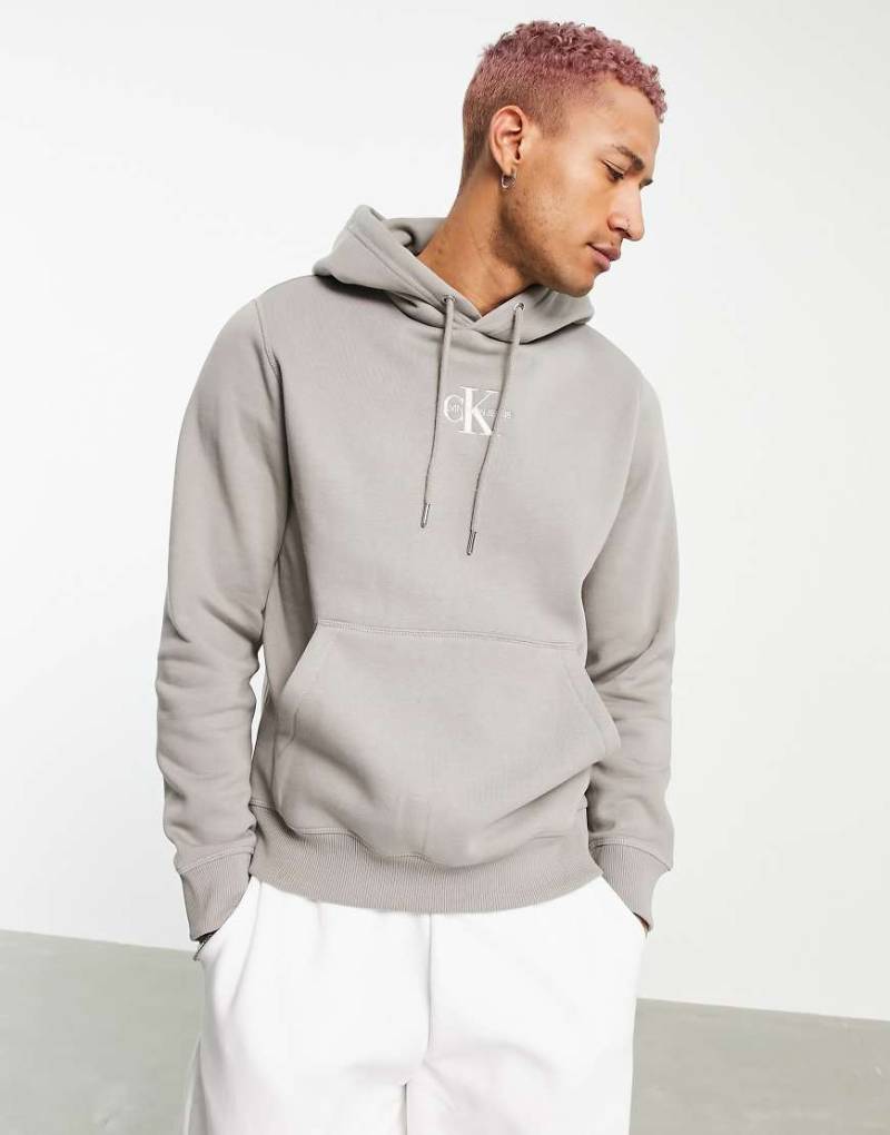 Calvin Klein Jeans - New Iconic Essential - Kapuzenpullover mit Logo in Stein-Neutral von Calvin Klein Jeans