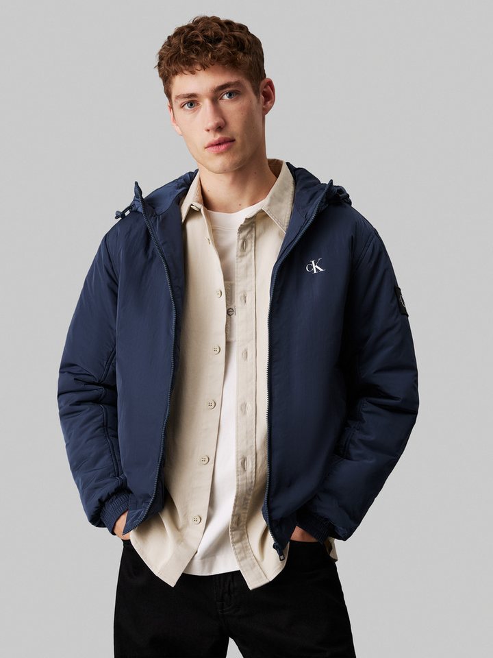 Calvin Klein Jeans Outdoorjacke PADDED HOODED HARRINGTON mit Logoprägung von Calvin Klein Jeans