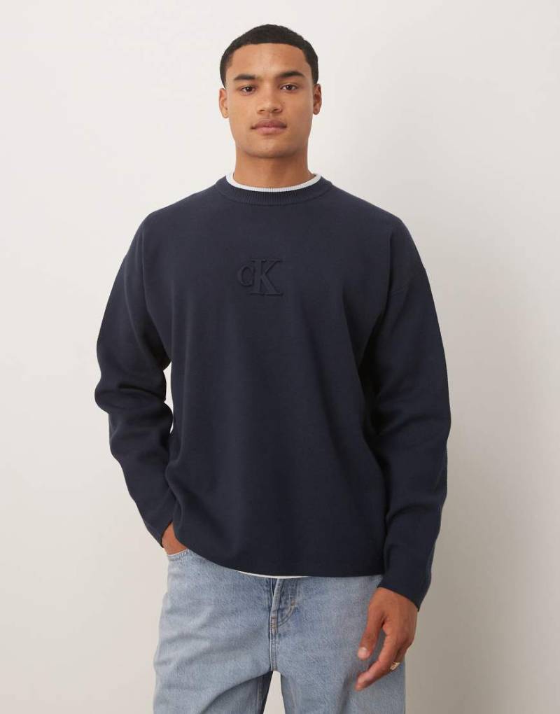 Calvin Klein Jeans - Pullover in Marineblau mit mittiger Logo-Prägung von Calvin Klein Jeans