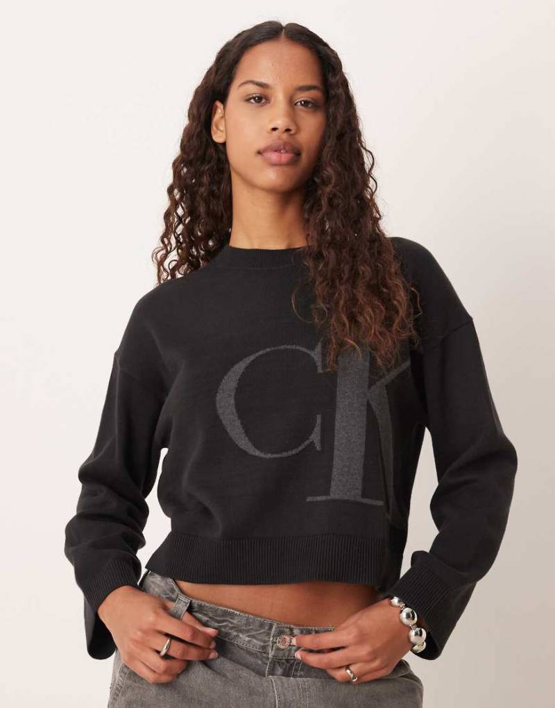 Calvin Klein Jeans - Pullover in Schwarz mit großem „CK"-Logo von Calvin Klein Jeans