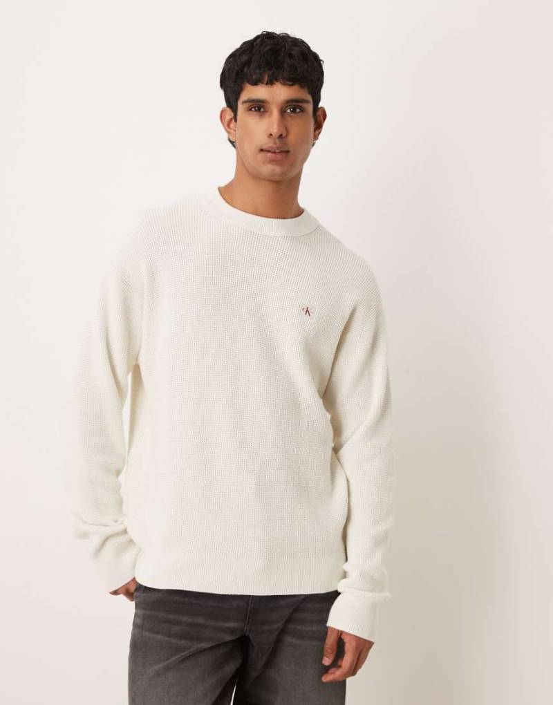 Calvin Klein Jeans - Pullover in Weiß mit Rundhalsausschnitt und Aufnäher von Calvin Klein Jeans