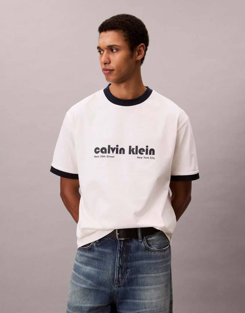 Calvin Klein Jeans - Ringer-T-Shirt in Wollweiß mit Retro-Logo von Calvin Klein Jeans