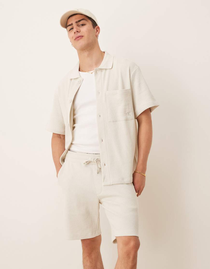Calvin Klein Jeans - Robuste Shorts in Wollweiß mit Waffelstruktur-Neutral Calvin Klein Jeans - Robuste Shorts in Wollweiß mit Waffelstruktur-Neutral von Calvin Klein Jeans