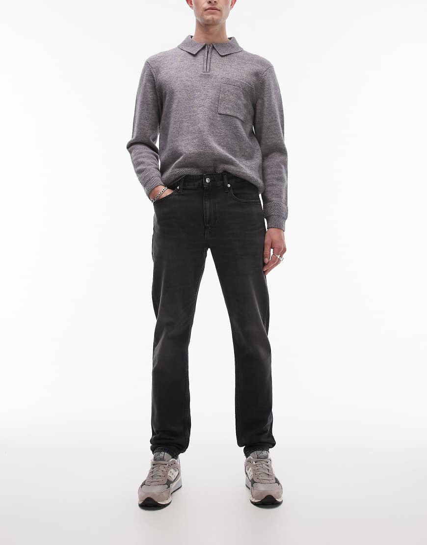 Calvin Klein Jeans - Schmale Karottenjeans in verwaschenem Schwarz von Calvin Klein Jeans