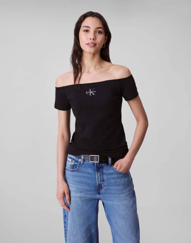 Calvin Klein Jeans - Schulterfreies, kurzärmliges T-Shirt in Schwarz mit Logo von Calvin Klein Jeans