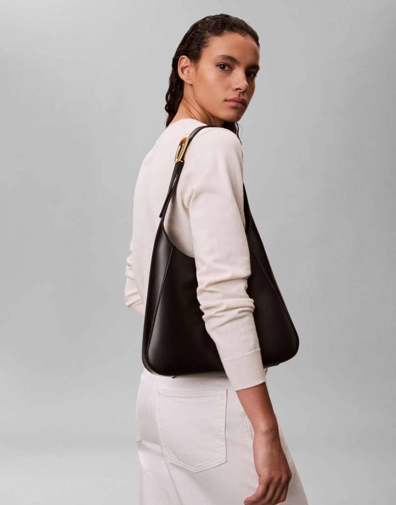 Calvin Klein Jeans - Schultertasche in Schwarz mit verstellbarem Riemen und Metalldetail von Calvin Klein Jeans