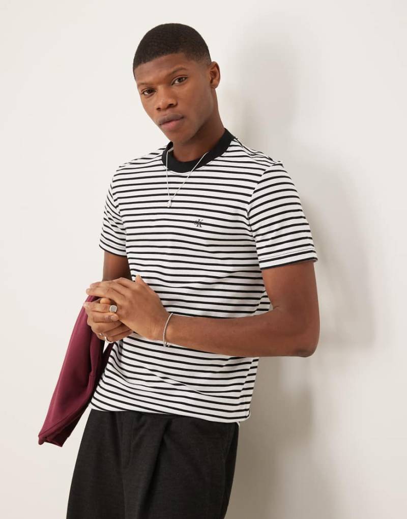Calvin Klein Jeans - Schweres, hochwertiges T-Shirt mit weißen und schwarzen Streifen-Bunt von Calvin Klein Jeans