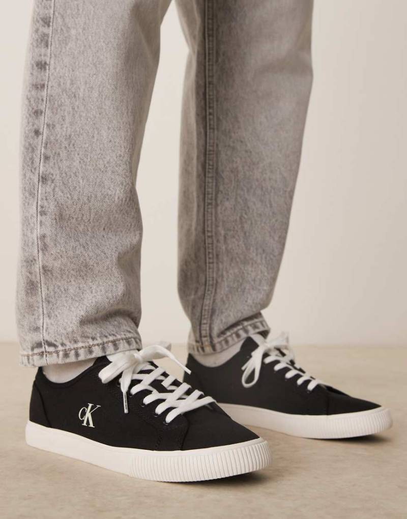 Calvin Klein Jeans - Sneaker aus vulkanisiertem Canvas in Schwarz und Weiß von Calvin Klein Jeans