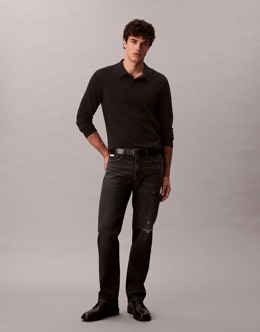 Calvin Klein Jeans - Standard - Gerade geschnittene Jeans in verwaschenem Schwarz mit Zierrissen von Calvin Klein Jeans