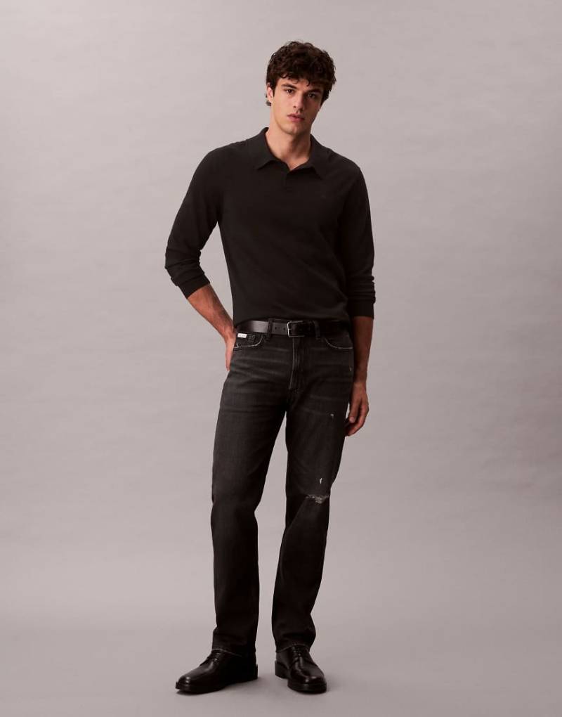 Calvin Klein Jeans - Standard - Gerade geschnittene Jeans in verwaschenem Schwarz mit Zierrissen von Calvin Klein Jeans