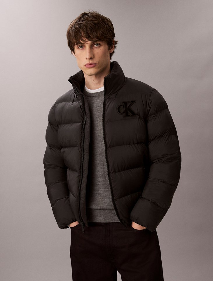 Calvin Klein Jeans Steppjacke LS NYLON MONOGRAM PUFFER JKT Mit Rundhalsausschnitt, regular fit von Calvin Klein Jeans