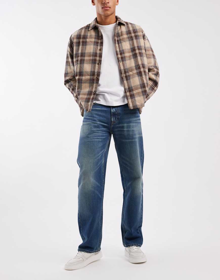 Calvin Klein Jeans - Straight Jeans im 90er-Stil in blauer Stone-Waschung von Calvin Klein Jeans