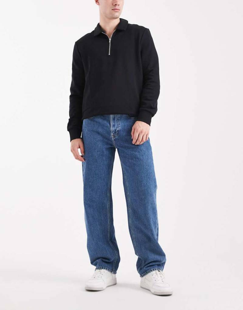 Calvin Klein Jeans - Straight Jeans im 90er-Stil in mittelblauer Stone-Waschung Calvin Klein Jeans - Straight Jeans im 90er-Stil in mittelblauer Stone-Waschung von Calvin Klein Jeans