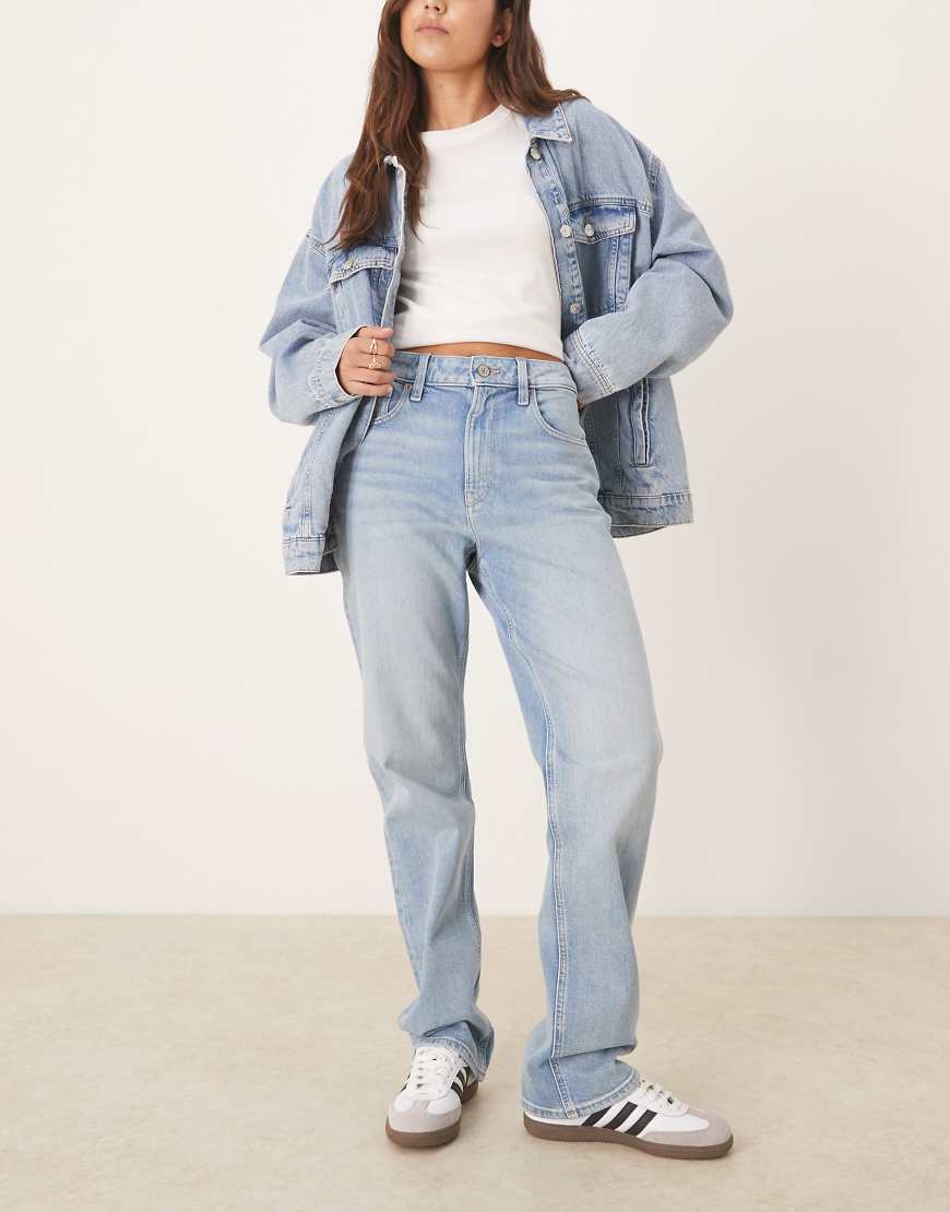 Calvin Klein Jeans - Straight Jeans in blauer Waschung mit hohem Bund von Calvin Klein Jeans