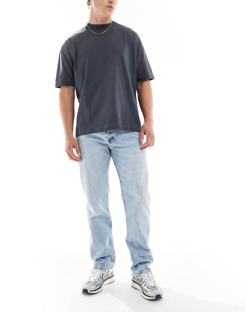 Calvin Klein Jeans - Straight Jeans in heller Waschung mit normalem Schnitt-Blau von Calvin Klein Jeans