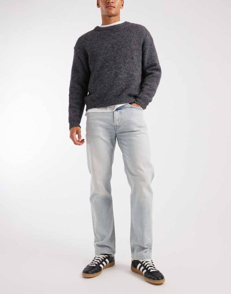 Calvin Klein Jeans - Straight Jeans in heller Waschung mit normalem Schnitt-Blau von Calvin Klein Jeans