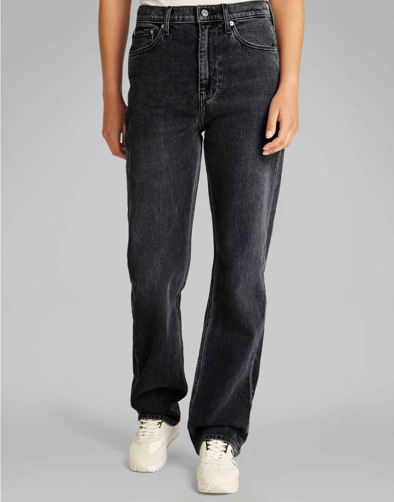 Calvin Klein Jeans - Straight Jeans in schwarzer Waschung mit hohem Bund von Calvin Klein Jeans