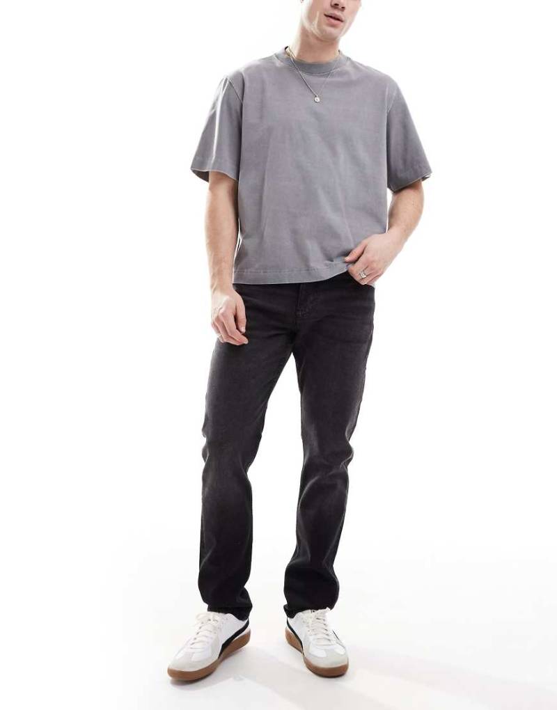 Calvin Klein Jeans - Straight Jeans in schwarzer Waschung mit schmalem Schnitt von Calvin Klein Jeans