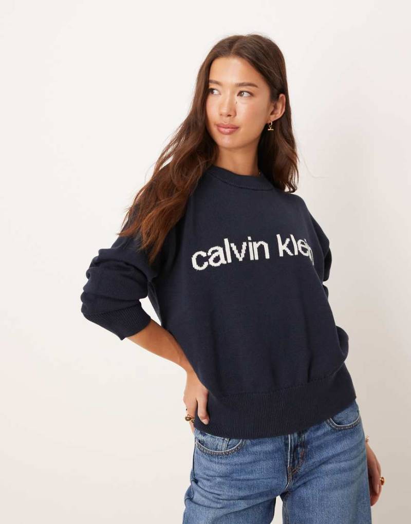 Calvin Klein Jeans - Strickpullover in dunklem Marineblau mit Logo von Calvin Klein Jeans