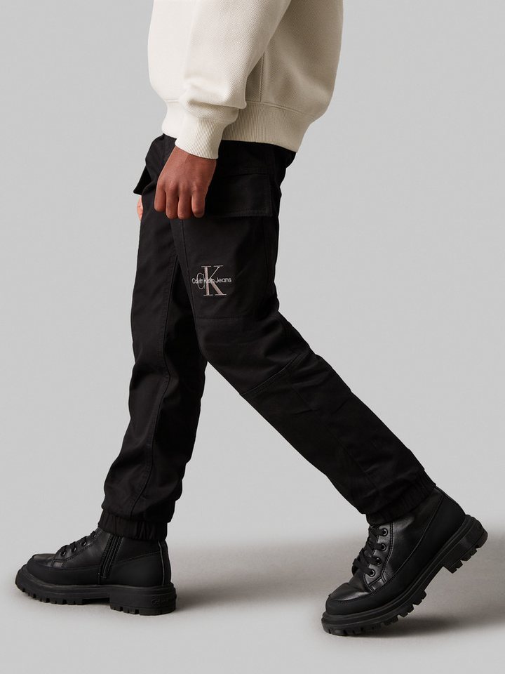 Calvin Klein Jeans Sweathose ESSENTIAL WOVEN CARGO PANTS für Kinder bis 16 Jahre mit Logo-Print von Calvin Klein Jeans