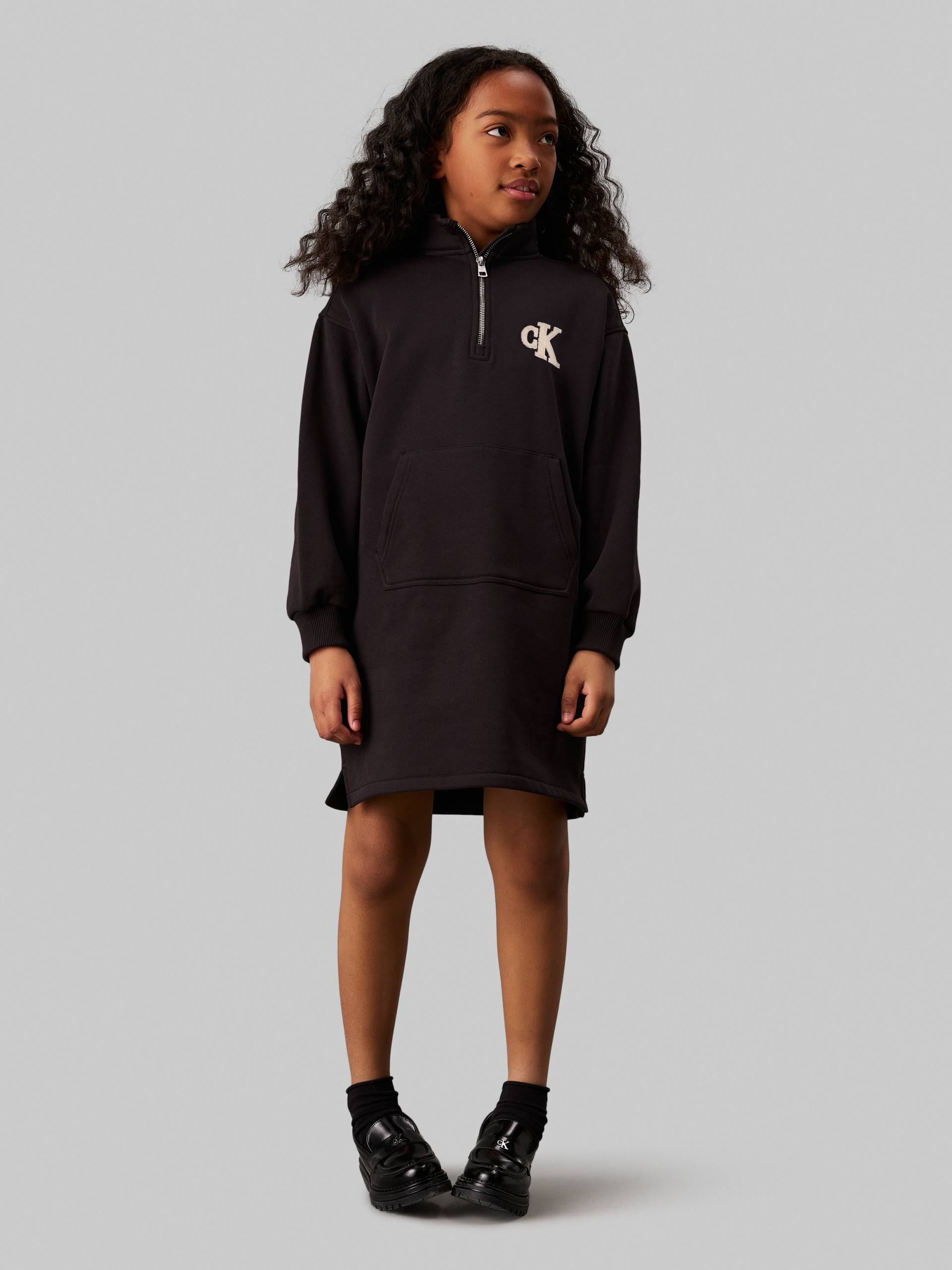 Calvin Klein Jeans Sweatkleid "Teddy Monogram Zip Fleece Dress" Kängurutasche für Kinder bis 16 Jahre und mit Logopatch von Calvin Klein Jeans