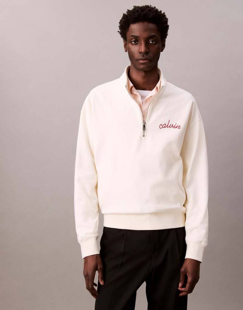 Calvin Klein Jeans - Sweatshirt in Wollweiß mit Logo-Stickerei auf der Brust und kurzem Reißverschluss von Calvin Klein Jeans