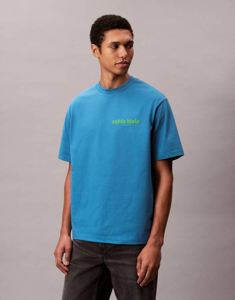 Calvin Klein Jeans - T-Shirt in Blau mit Logo auf der linken Brust von Calvin Klein Jeans