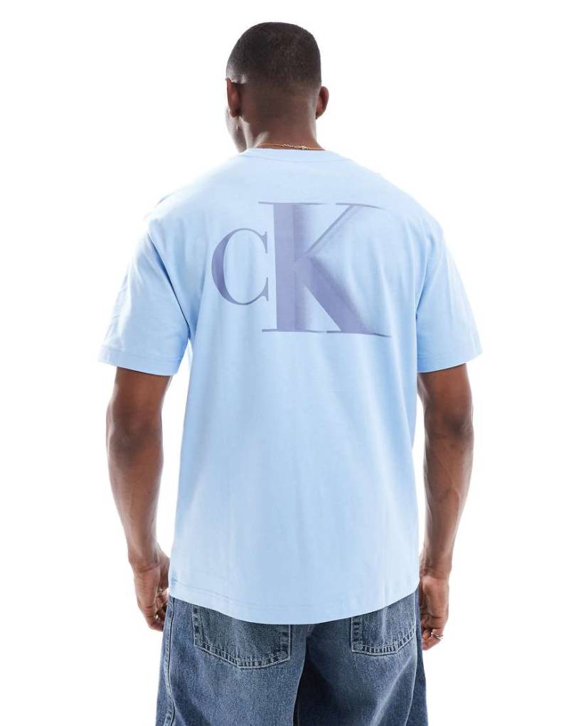 Calvin Klein Jeans - T-Shirt in Hellblau mit markantem CK-Logo von Calvin Klein Jeans
