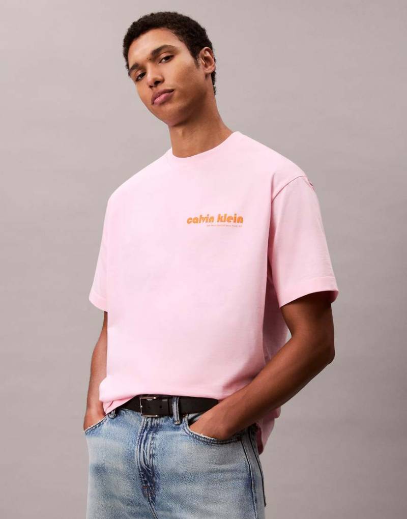 Calvin Klein Jeans - T-Shirt in Rosa mit Logo auf der linken Brust von Calvin Klein Jeans