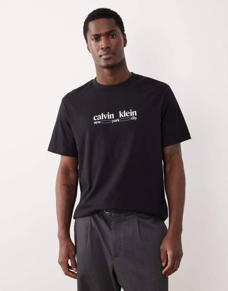 Calvin Klein Jeans - T-Shirt in Schwarz mit NYC-Grafikprint auf der Brust von Calvin Klein Jeans