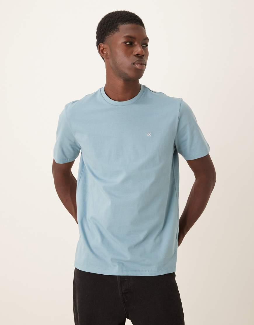 Calvin Klein Jeans - T-Shirt in Staubblau mit kleinem Logo von Calvin Klein Jeans