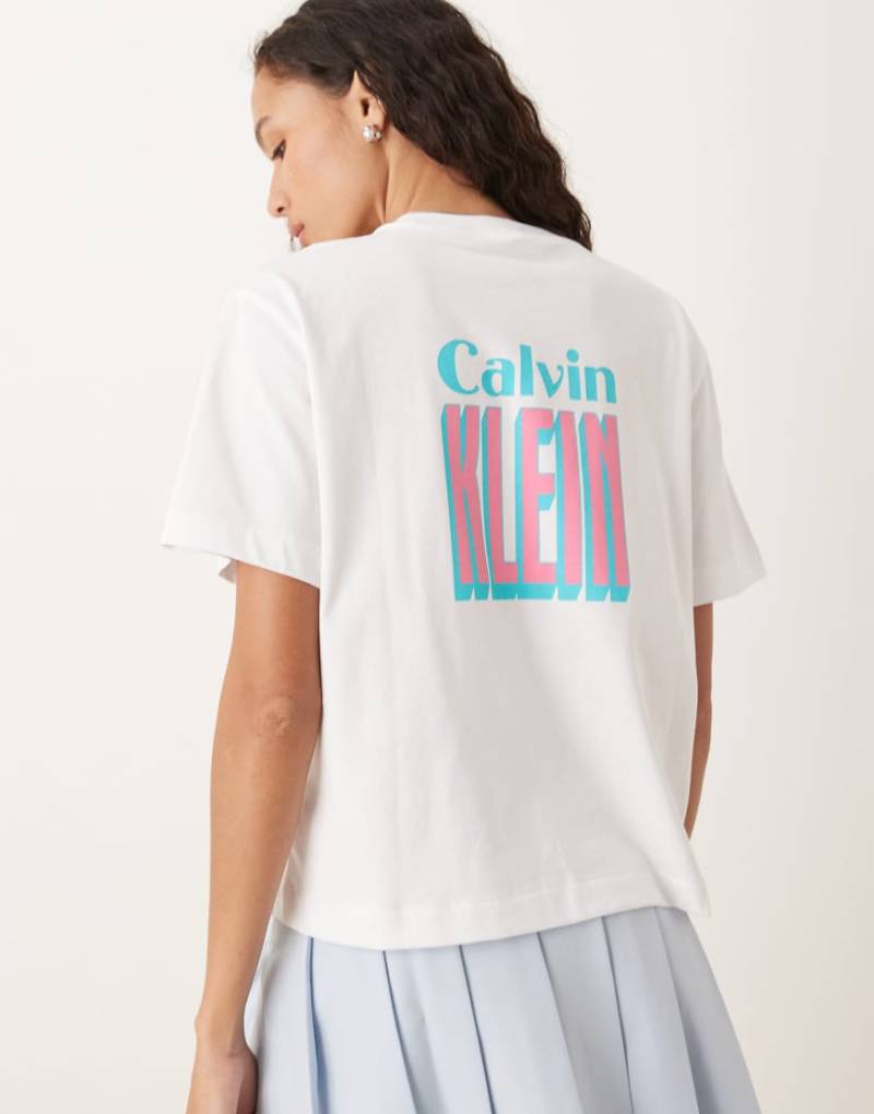 Calvin Klein Jeans - T-Shirt in Weiß mit Pop Art Print am Rücken von Calvin Klein Jeans