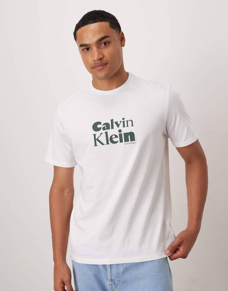 Calvin Klein Jeans - T-Shirt in Weiß und Schwarz mit großem Logo vorne von Calvin Klein Jeans