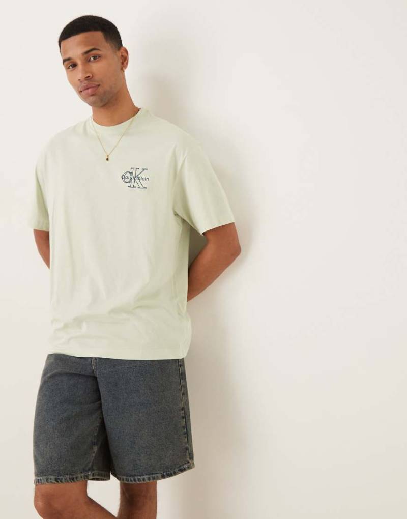 Calvin Klein Jeans - T-Shirt in blassem Khaki mit Monogramm-Logo auf der Brust-Grün von Calvin Klein Jeans