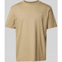 Calvin Klein Jeans T-Shirt mit geripptem Rundhalsausschnitt in Beige, Größe S Calvin Klein Jeans T-Shirt mit geripptem Rundhalsausschnitt in Beige, Größe S von Calvin Klein Jeans