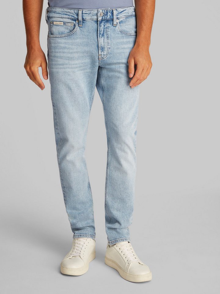 Calvin Klein Jeans Tapered-fit-Jeans SLIM TAPER in hellblauer Waschung Calvin Klein Jeans Tapered-fit-Jeans SLIM TAPER in hellblauer Waschung von Calvin Klein Jeans
