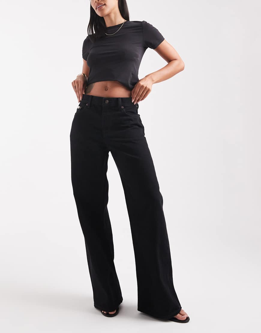 Calvin Klein Jeans - Weite Jeans in Schwarz mit niedrigem Bund von Calvin Klein Jeans