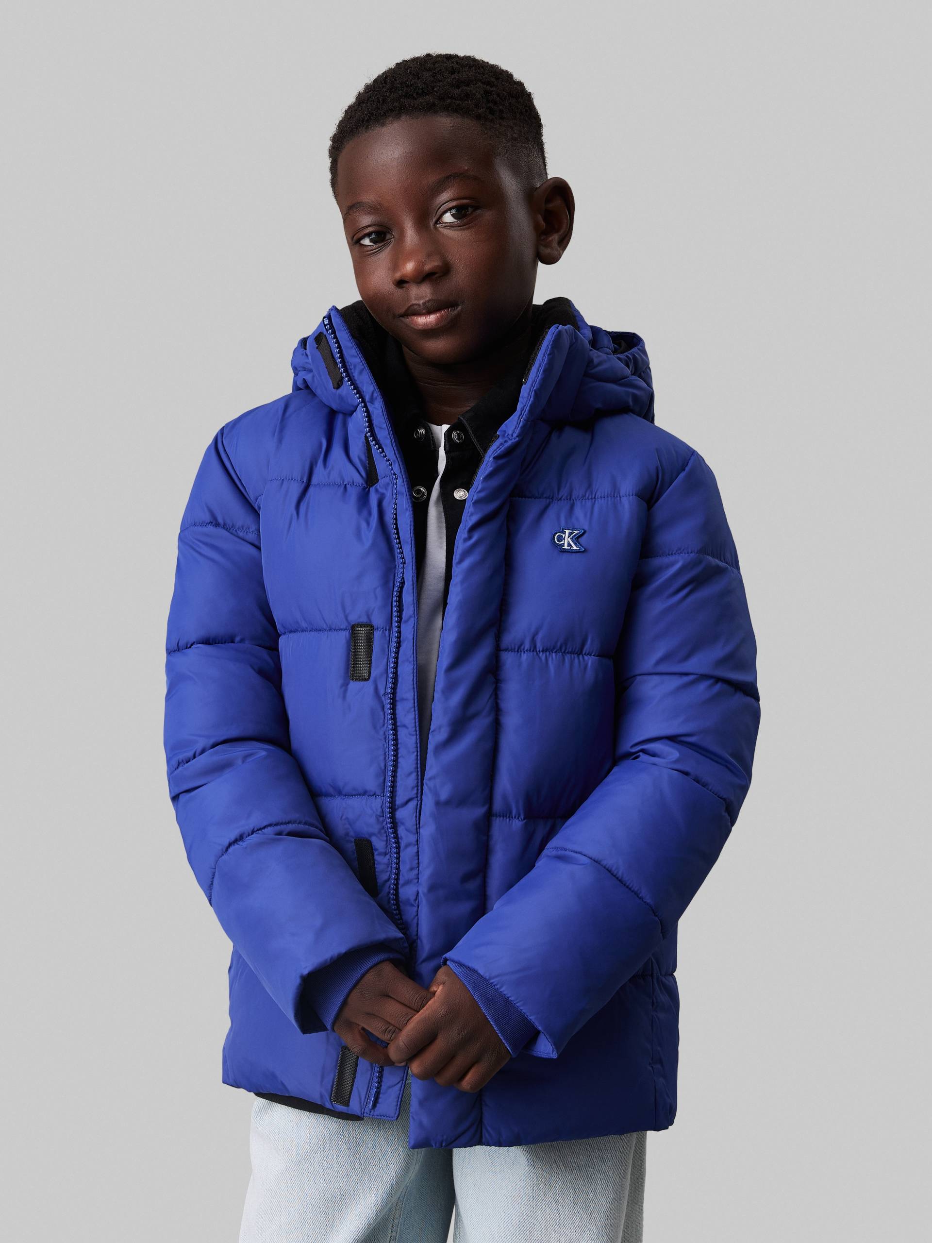 Calvin Klein Jeans Winterjacke "ESSENTIAL PUFFER JACKET" mit Kapuze für Kinder bis 16 Jahre und mit Logopatch von Calvin Klein Jeans
