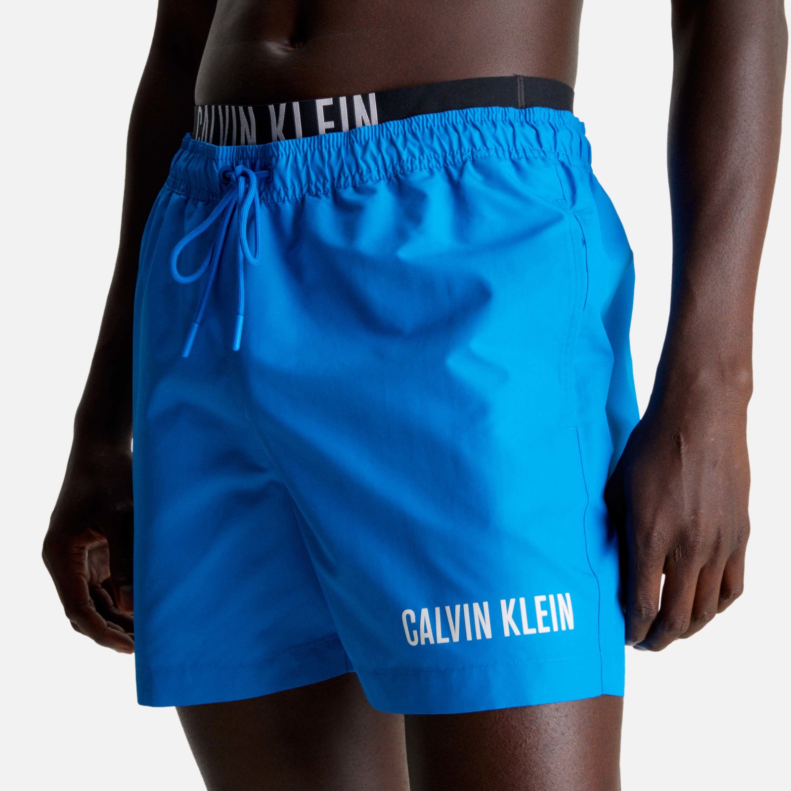 Calvin Klein Swimwear Men's Intense Power Medium Double Waistband Swimming Shorts - Blue - M von Calvin Klein Swimwear
