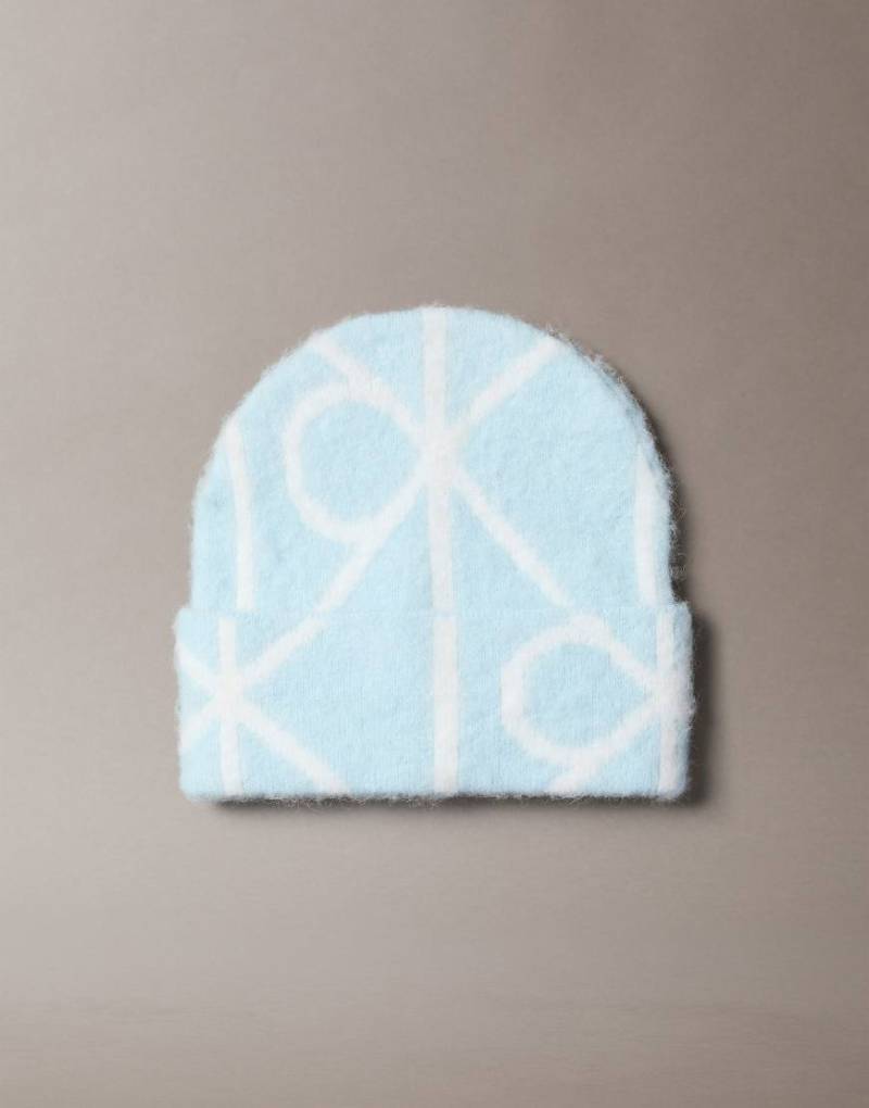 Calvin Klein - Angeraute Strickmütze in Eisblau mit Emblem-Print von Calvin Klein