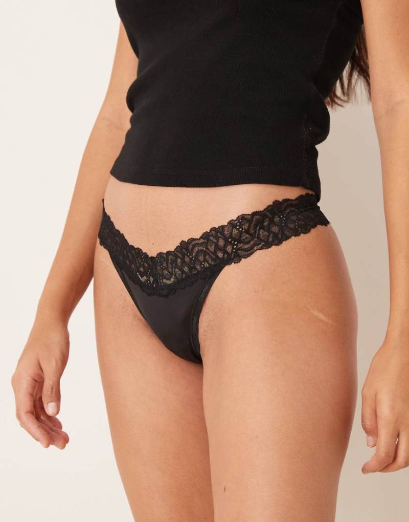Calvin Klein - Attraction - Tanga-Slip in Schwarz mit Spitzen-Detail von Calvin Klein