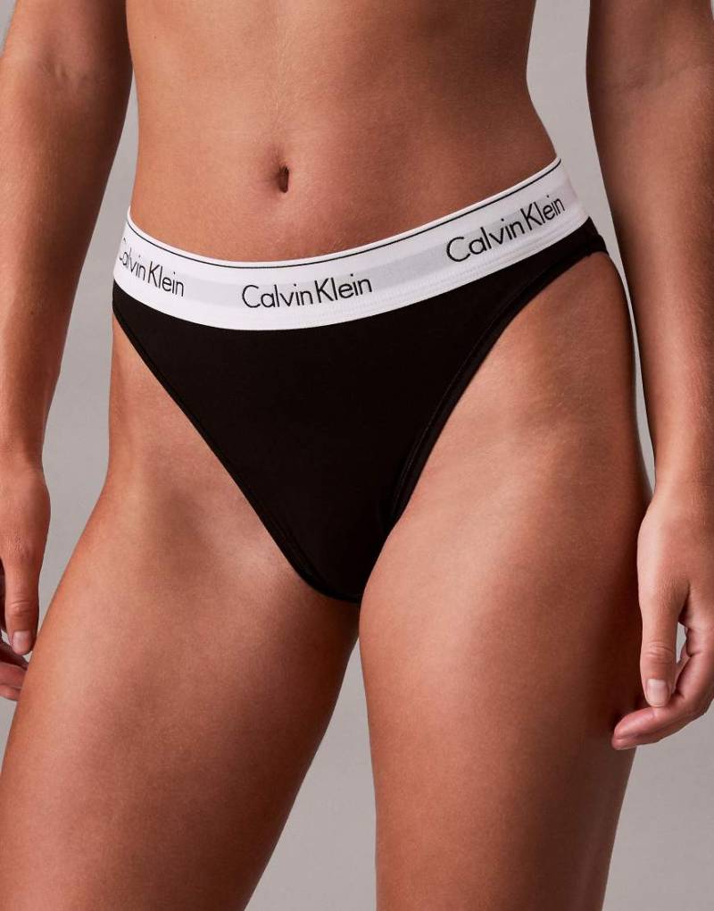 Calvin Klein - Bikinihose aus Modal in Schwarz mit hohem Beinausschnitt von Calvin Klein