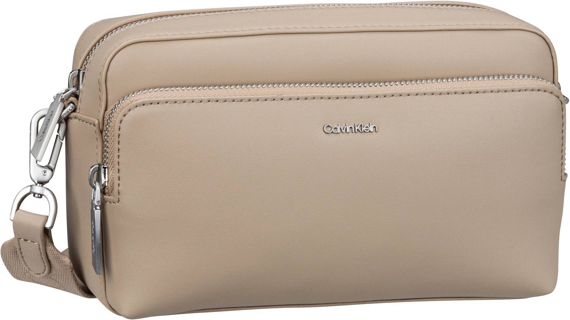 Calvin Klein CK Must Camera Bag W/Pckt LG PSP24  in Beige (2.4 Liter), Umhängetasche von Calvin Klein