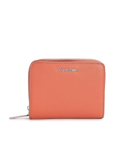 Calvin Klein CK Must Zip Around with Flap M Autumn Leaf von Calvin Klein