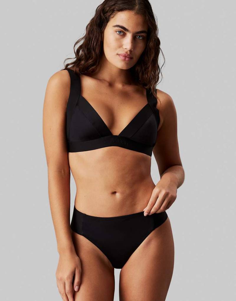 Calvin Klein - CK Refined - Triangel-Bikinioberteil in PVH-Schwarz von Calvin Klein