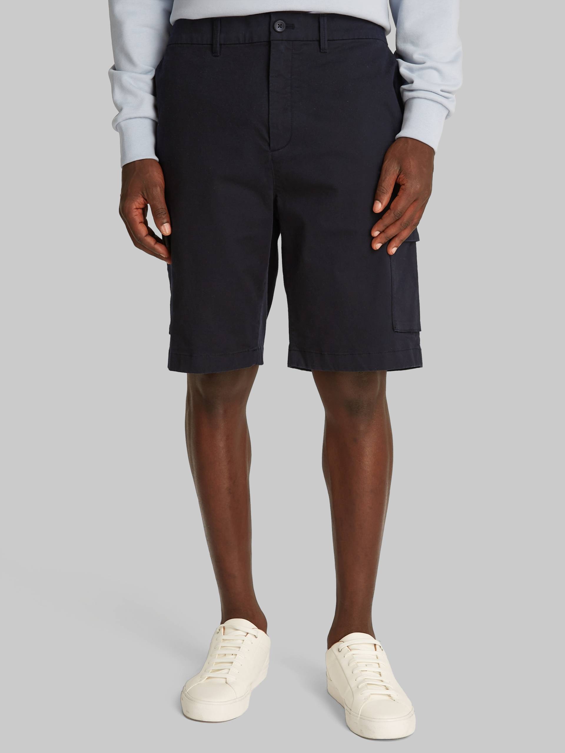 Calvin Klein Cargoshorts "MODERN TWILL CARGO SHORT" mit Logo-Patch von Calvin Klein