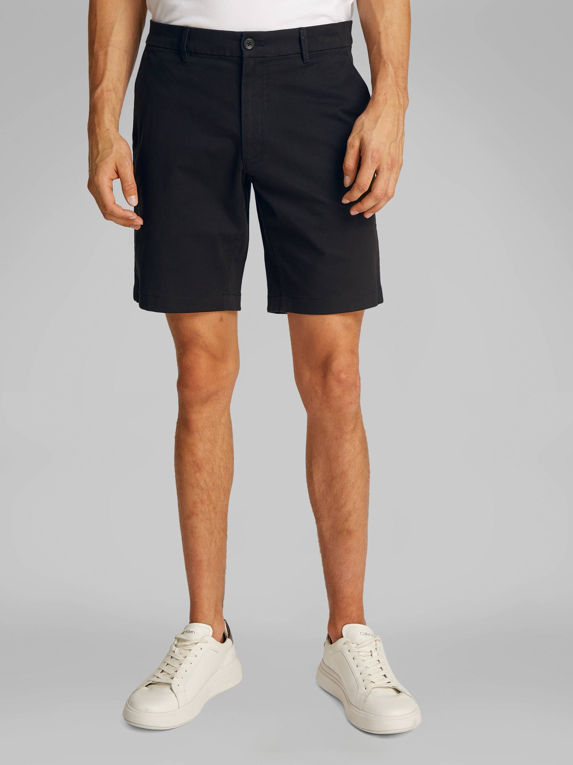 Calvin Klein Chinoshorts "MODERN TWILL SLIM CHINO SHORT" mit Logo-Patch von Calvin Klein