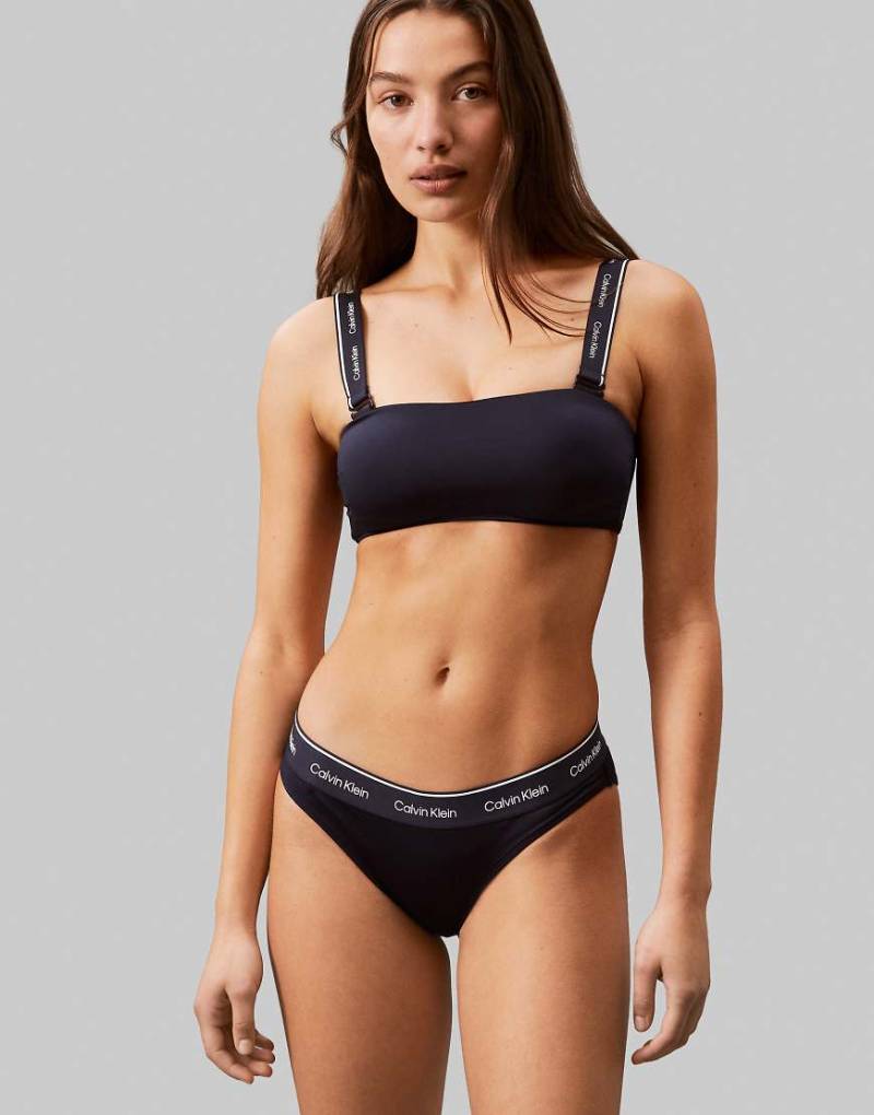 Calvin Klein - Ck Meta Legacy - Bikinihose in dunkler Saphir-Marineblau von Calvin Klein