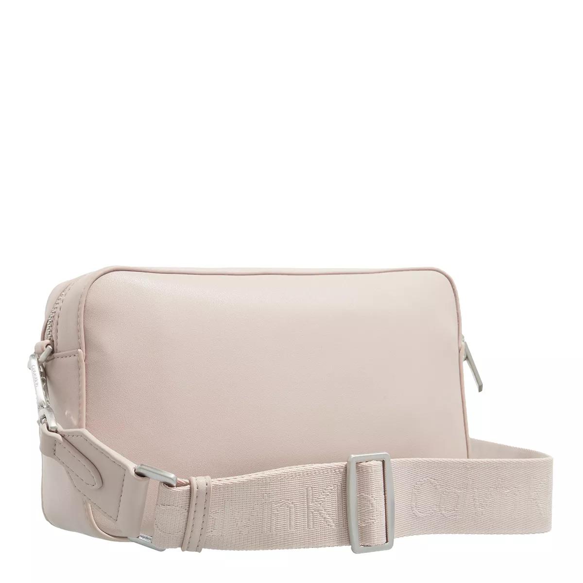 Calvin Klein Crossbody Bags - Ck Must Camera Bag W/Pckt Large - Gr. unisize - in Taupe - für Damen von Calvin Klein